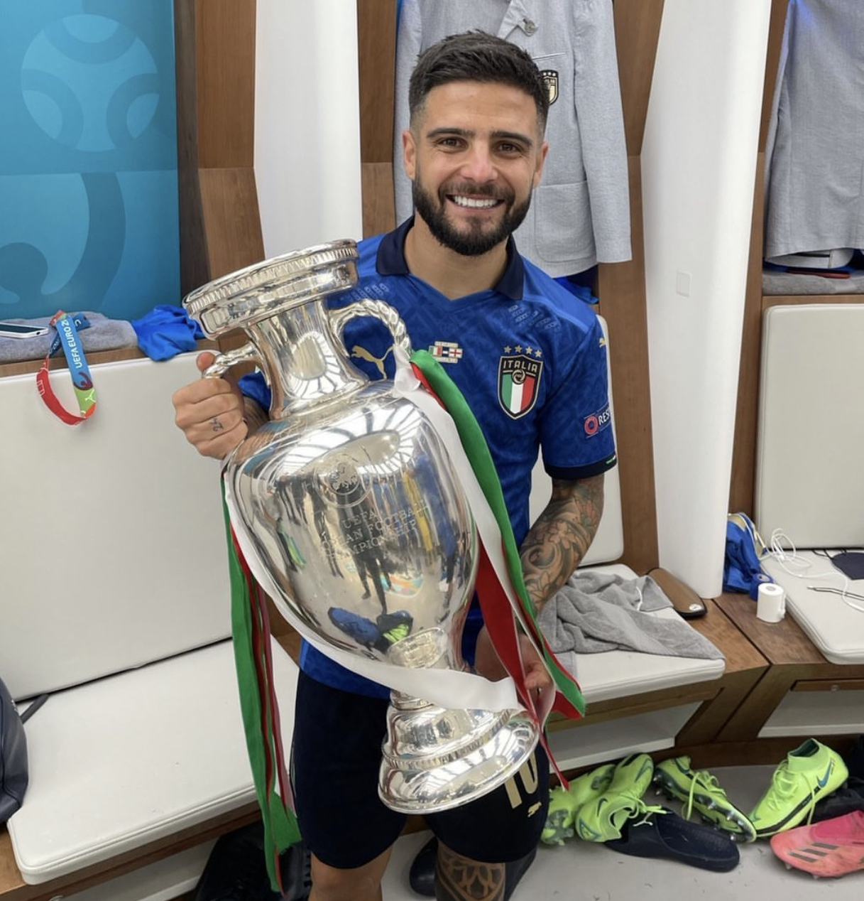 那不勒斯中场因西涅比赛中表现出色，助球队获胜的简单介绍