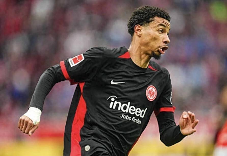 关于法兰克福球员因进球而引领球队取得胜利的信息