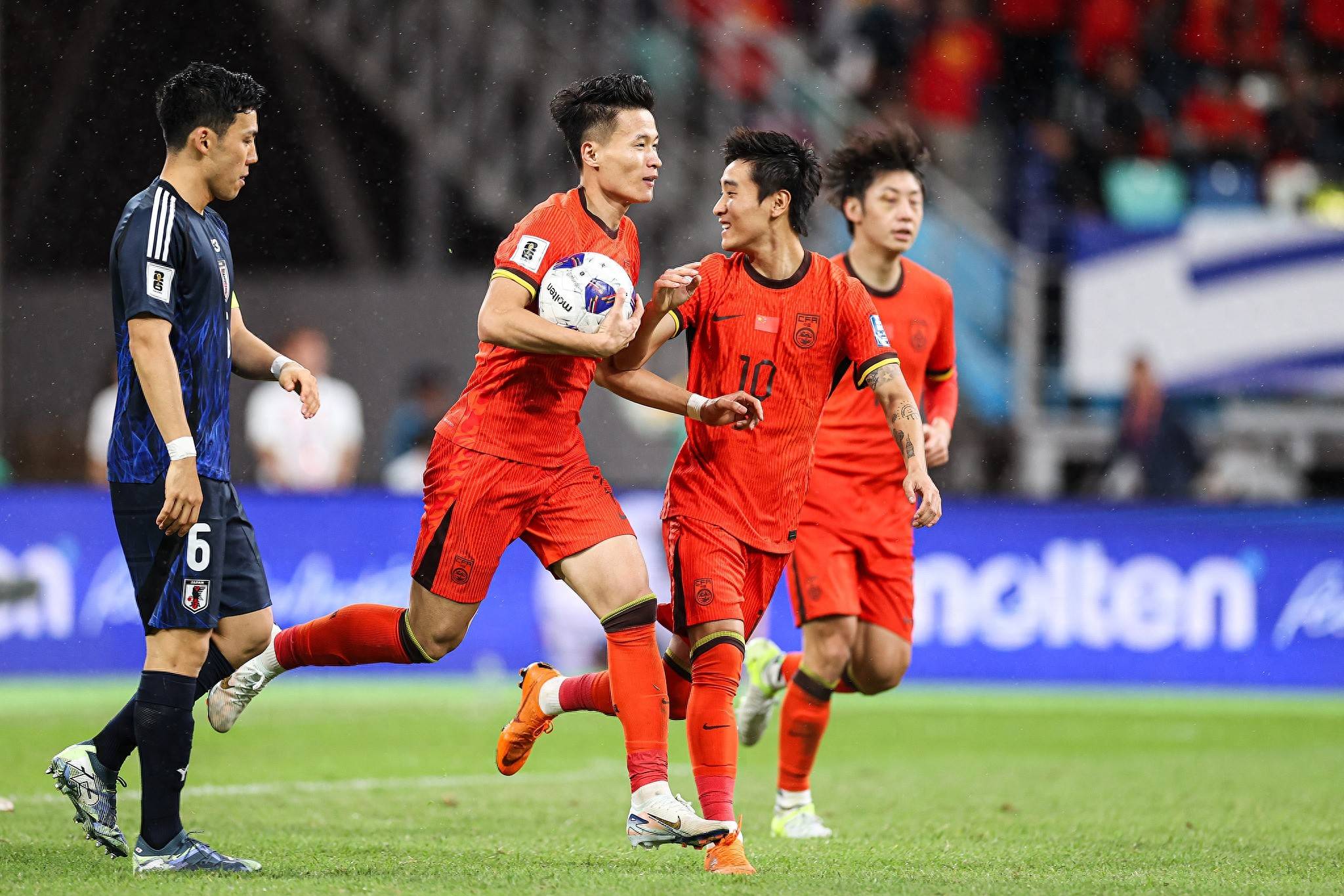 包含中国队决赛迎战劲敌，目标只有险胜对手的词条