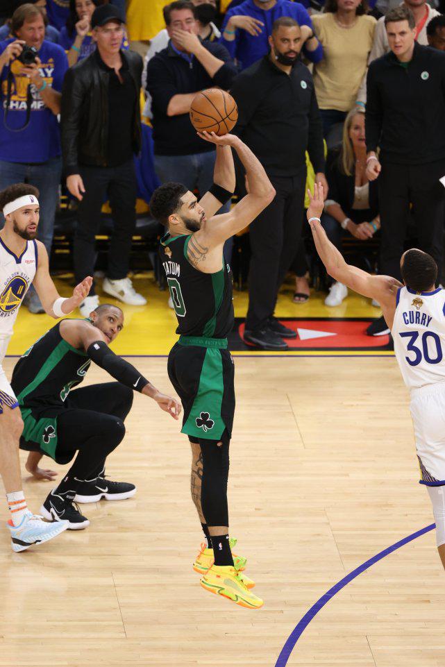 格林官方公布新规,塔图姆引发争议,猛龙球迷热议!